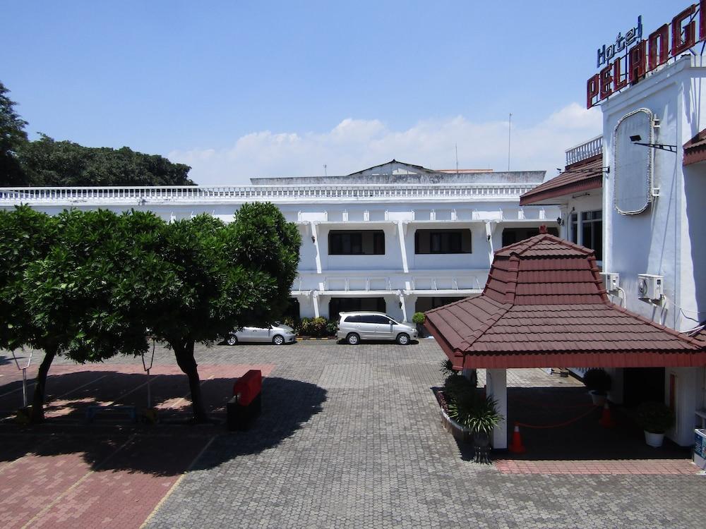 Hotel Pelangi Malang, Kayutangan Heritage Buitenkant foto